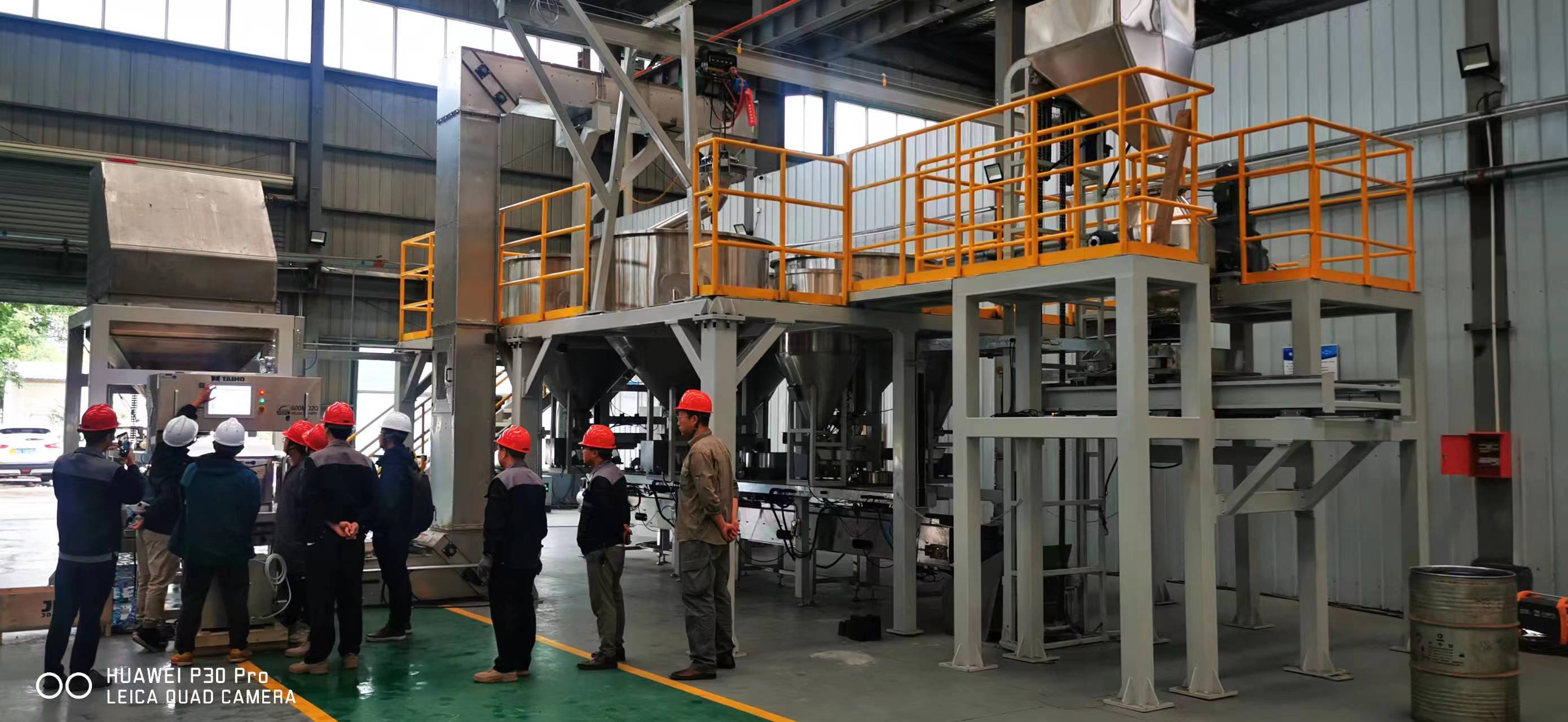 磐一裝備 海綿鈦壓塊油壓機的自動混料上料系統安裝完成